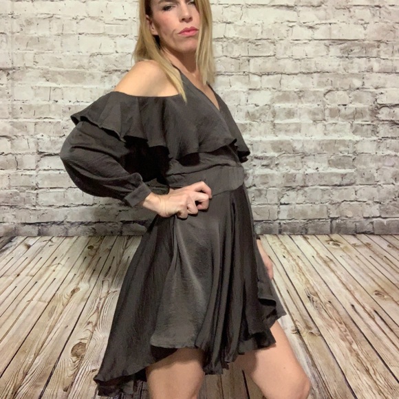 ‼️”JENNIFER” Open Shoulder High Low Ruffle Dress‼️ - Picture 1 of 9